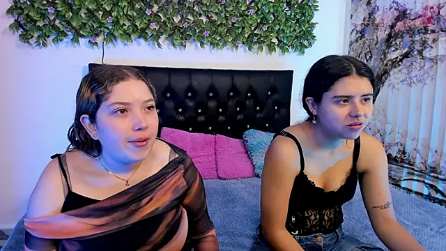 Snapshot of valeria_and_zoe chatting on 8, 5, 2026 valeria and zoe online show from 8, 5, 2026