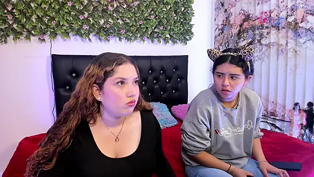 Snapshot of valeria_and_zoe chatting on 21, 5, 2026 valeria and zoe online show from 21, 5, 2026