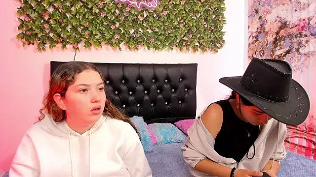 Snapshot of valeria_and_zoe chatting on 28, 5, 2026 valeria and zoe online show from 28, 5, 2026
