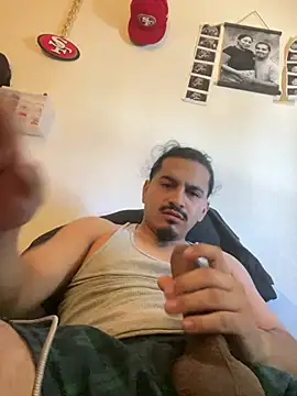 Snapshot of brownbonegangsta13 chatting on 20, 5, 2026 brownbonegangsta13 online show from 20, 5, 2026