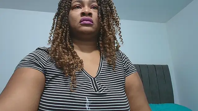 Snapshot of luxy_benet chatting on 10, 6, 2026 luxy benet online show from 10, 6, 2026