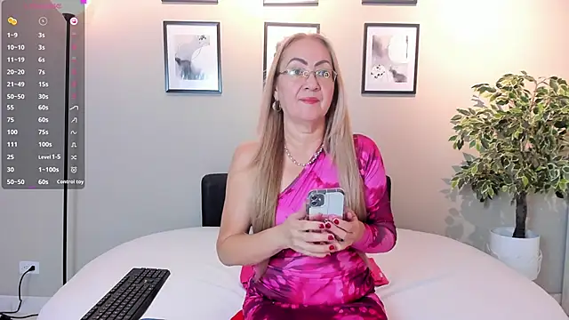 Victoria Firee online show from 18, 4, 2026