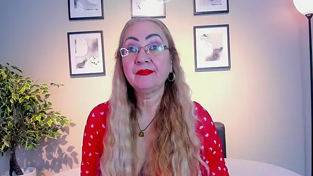 Snapshot of Victoria_Firee chatting on 14, 5, 2026 Victoria Firee online show from 14, 5, 2026