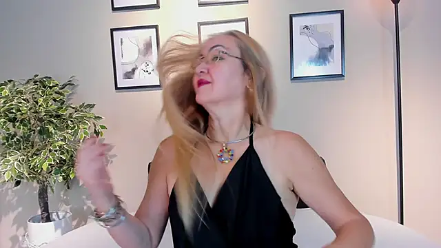 Victoria Firee online show from 27, 2, 2026