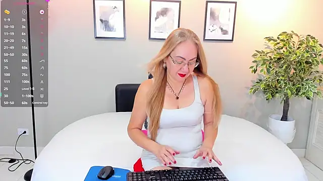 Victoria Firee online show from 19, 4, 2026