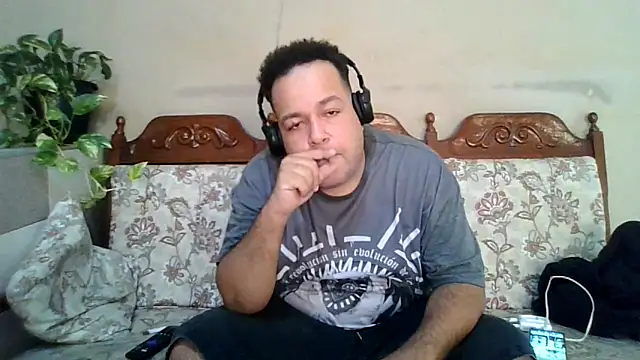 Snapshot of UrsoBissexualPauGrosso chatting on 13, 5, 2026 UrsoBissexualPauGrosso online show from 13, 5, 2026