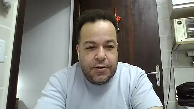 Snapshot of UrsoBissexualPauGrosso chatting on 27, 5, 2026 UrsoBissexualPauGrosso online show from 27, 5, 2026