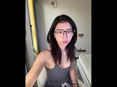 Y--F--LOVE online show from 24, 4, 2026