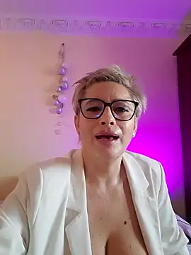 LunaBlaise online show from 12, 3, 2026