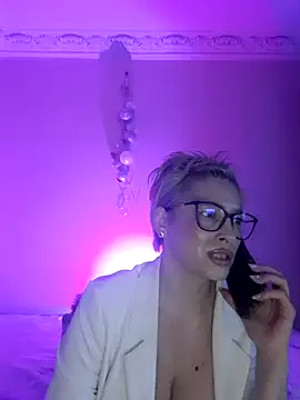 LunaBlaise online show from 10, 4, 2026