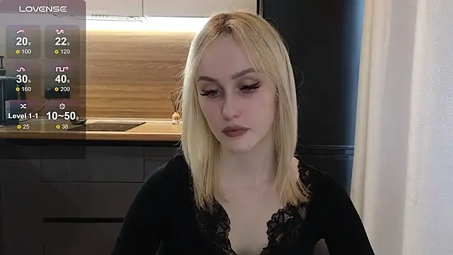 Snapshot of Bella_Villen chatting on 3, 6, 2026 Bella Villen online show from 3, 6, 2026