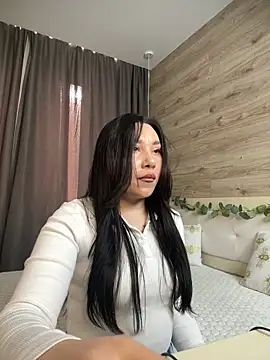 LunaVeyne online show from 5, 3, 2026