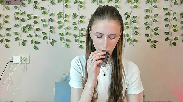 Snapshot of EllieRough chatting on 18, 6, 2026 EllieRough online show from 18, 6, 2026