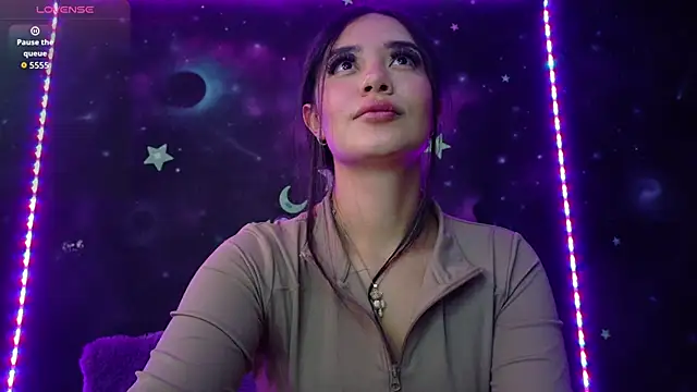 ValentinaRojass  online show from 13, 4, 2026