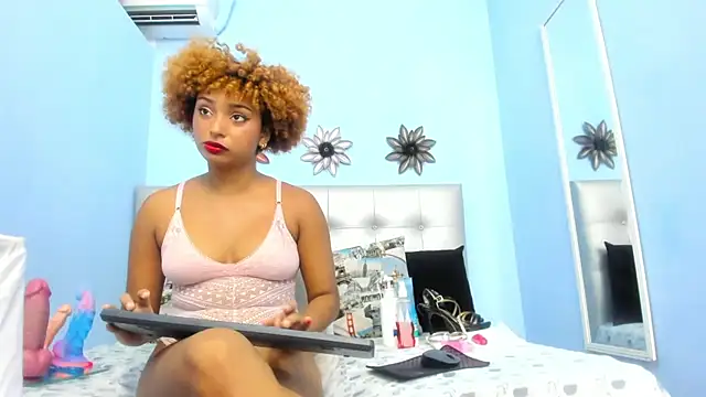 Saray sexylove online show from 3, 5, 2026