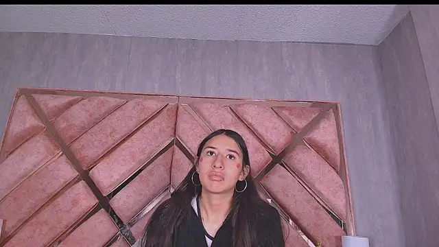 LilyRossi  online show from 22, 4, 2026