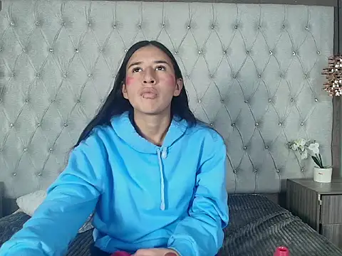 LilyRossi  online show from 17, 4, 2026