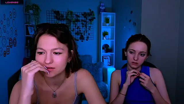 Snapshot of chloe_ley chatting on 25, 5, 2026 chloe ley online show from 25, 5, 2026