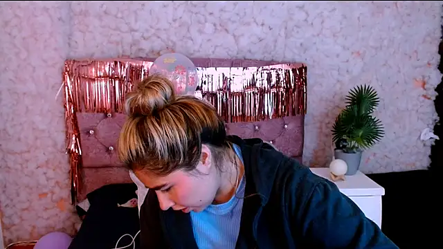 Sofiazaf  online show from 4, 4, 2026