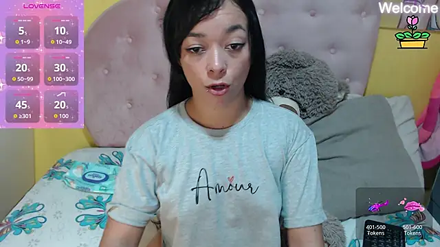 Snapshot of Sophiiee_Gray chatting on 6, 5, 2026 Sophiiee Gray online show from 6, 5, 2026