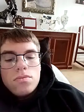 Alejandro27003 online show from 3, 3, 2026