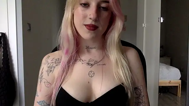 Snapshot of EmmyWet chatting on 12, 7, 2026 EmmyWet online show from 12, 7, 2026