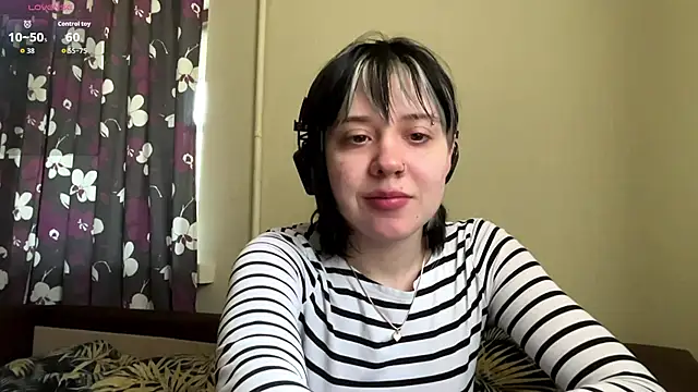 Snapshot of AueshaSimon chatting on 4, 6, 2026 AueshaSimon online show from 4, 6, 2026