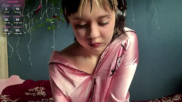 AueshaSimon online show from 13, 4, 2026