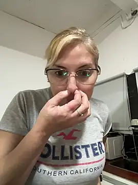 Snapshot of romi13 chatting on 25, 7, 2026 romi13 online show from 25, 7, 2026