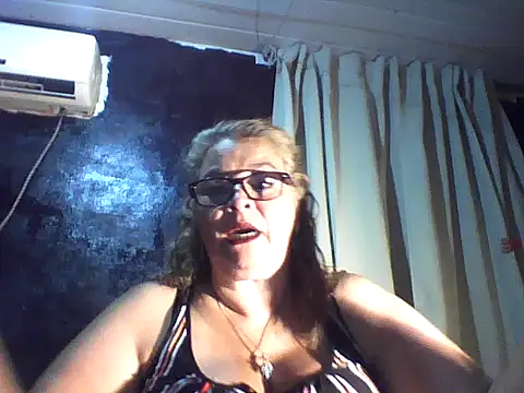 Snapshot of momismilf544 chatting on 29, 3, 2026 momismilf544 online show from 29, 3, 2026