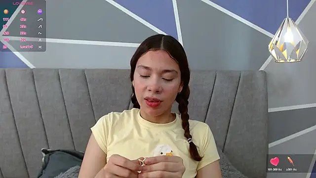Snapshot of Sweet_kitty_05 chatting on 12, 6, 2026 Sweet kitty 05 online show from 12, 6, 2026