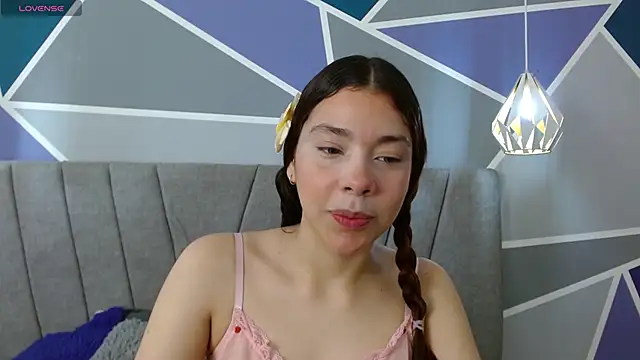 Snapshot of Sweet_kitty_05 chatting on 16, 6, 2026 Sweet kitty 05 online show from 16, 6, 2026