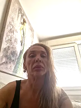 Snapshot of ssndratrans chatting on 3, 6, 2026 ssndratrans online show from 3, 6, 2026