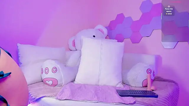 Candyskinny21 online show from 4, 4, 2026