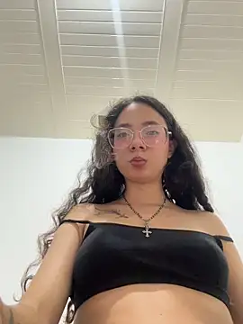 Snapshot of Aliciaa-petite chatting on 11, 5, 2026 Aliciaa-petite online show from 11, 5, 2026