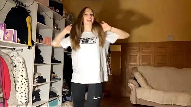 Anika Socutehe online show from 28, 2, 2026