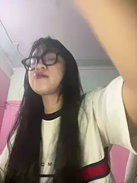 Snapshot of Leeeeiu chatting on 21, 5, 2026 Leeeeiu online show from 21, 5, 2026