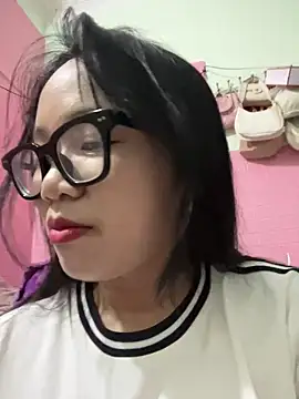 Snapshot of Leeeeiu chatting on 28, 5, 2026 Leeeeiu online show from 28, 5, 2026
