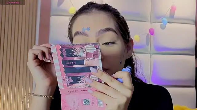 Megaan Rousee online show from 22, 4, 2026