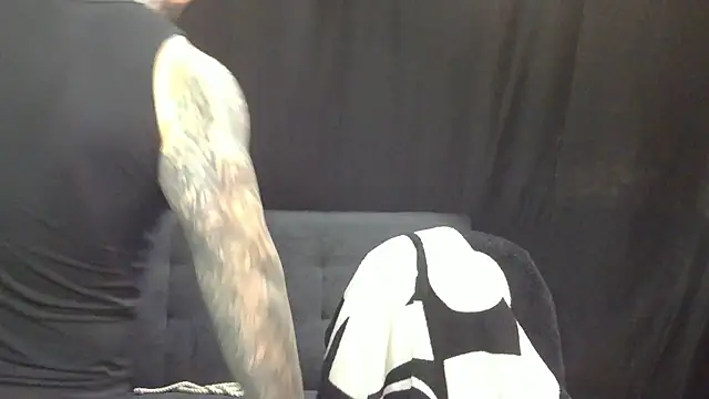 Snapshot of devilWithTats chatting on 24, 4, 2026 devilWithTats online show from 24, 4, 2026