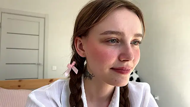 Lolatatee online show from 11, 3, 2026