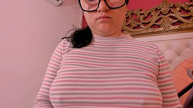 Snapshot of AllyRoux chatting on 29, 4, 2026 AllyRoux online show from 29, 4, 2026