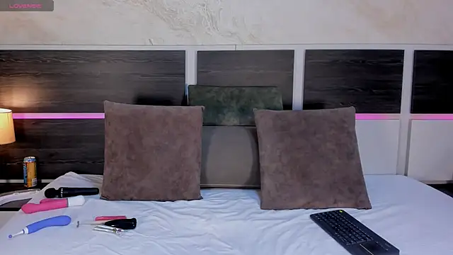 Natalia Cruzz online show from 12, 4, 2026