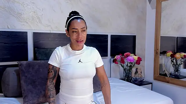 Snapshot of Natalia_Cruzz chatting on 30, 6, 2026 Natalia Cruzz online show from 30, 6, 2026