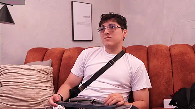 Mia and Belmonth online show from 19, 4, 2026