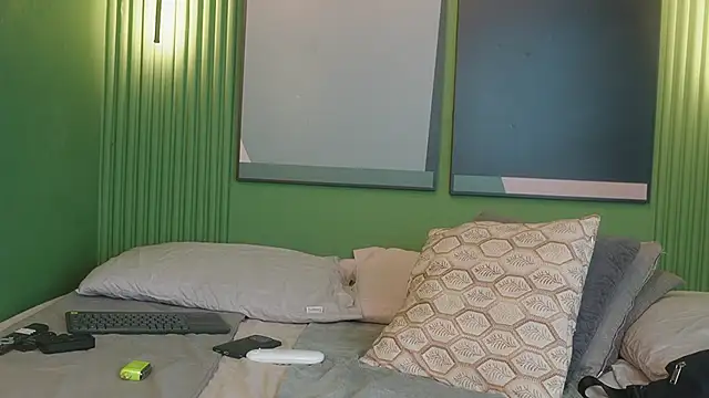 Mia and Belmonth online show from 20, 4, 2026