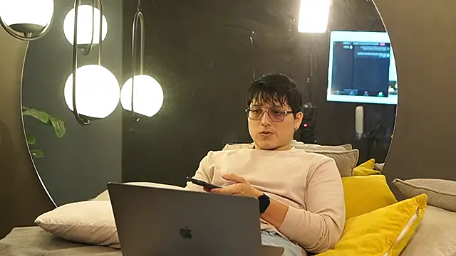 Mia and Belmonth online show from 24, 3, 2026