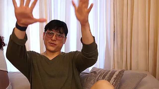 Mia and Belmonth online show from 12, 4, 2026