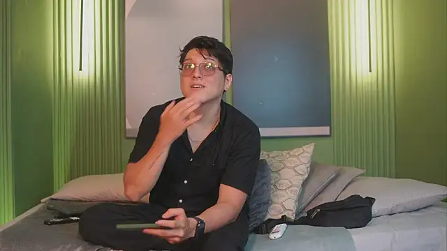 Mia and Belmonth online show from 24, 4, 2026