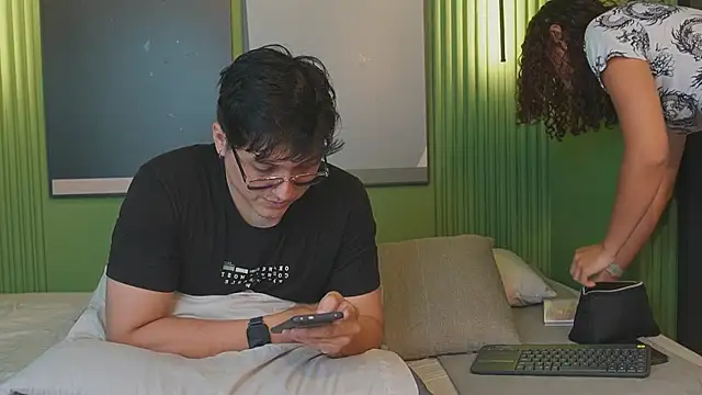 Mia and Belmonth online show from 18, 4, 2026